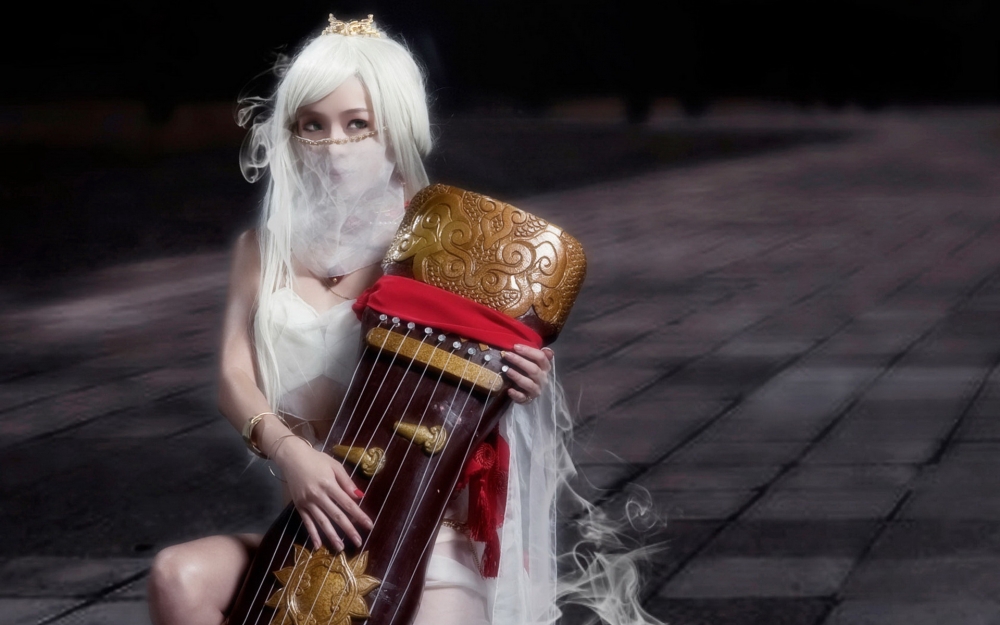 美女cosplay御龙在天