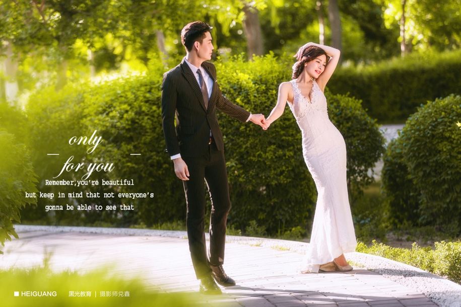 A Walk In The Forest 婚纱照
