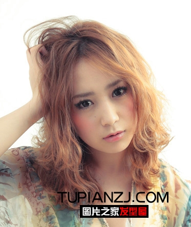 蓬松发型鉴赏 凌乱不失美感
