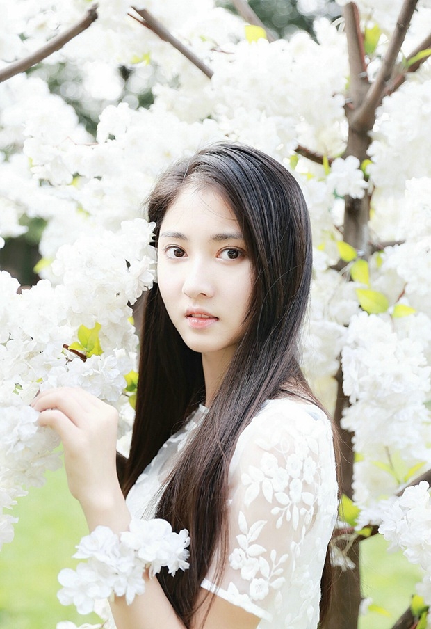 长发清纯美丽女生图片