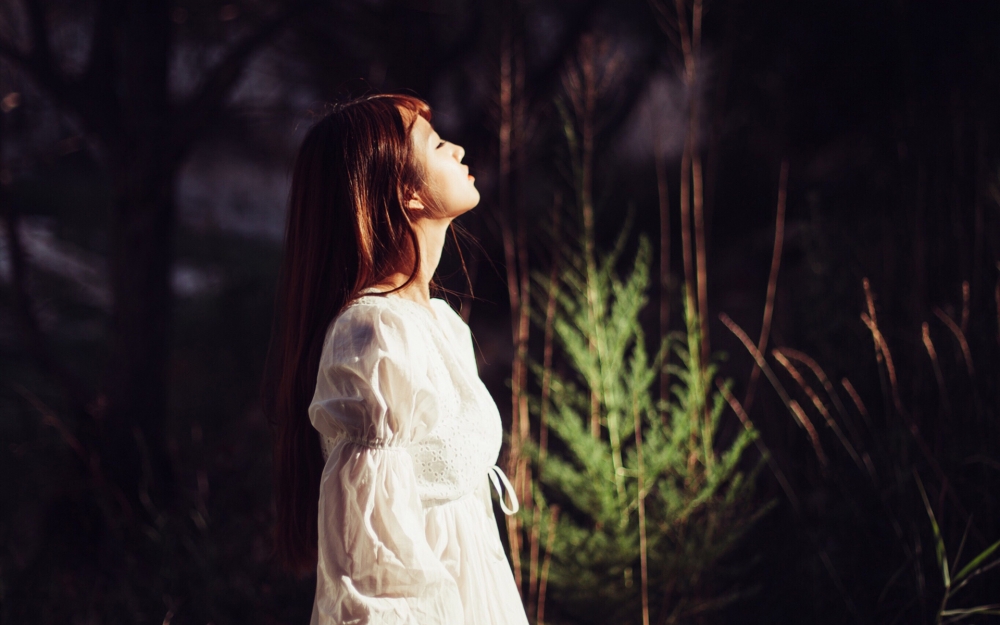梦幻白裙森女户外写真