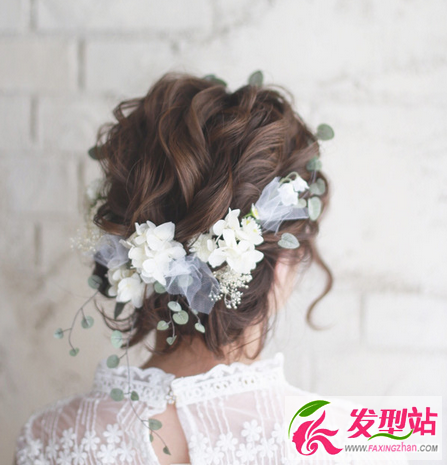 最新新娘发型图片大全 浪漫鲜花婚礼新娘妆发