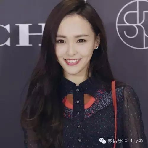 最能体现女人味的波浪卷发型 新娘子林心如的最爱哦！