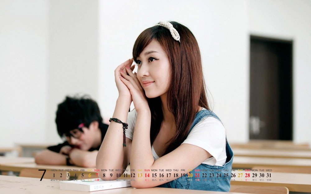2013年7月之纯美美女校花高清壁纸