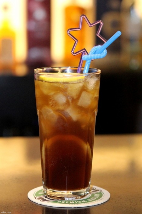 豪华典雅酒杯唯美大图 经典酒杯图