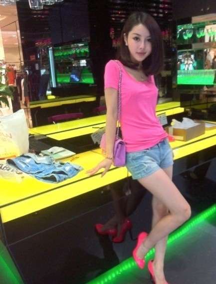 姑娘请夹紧双腿做人好么