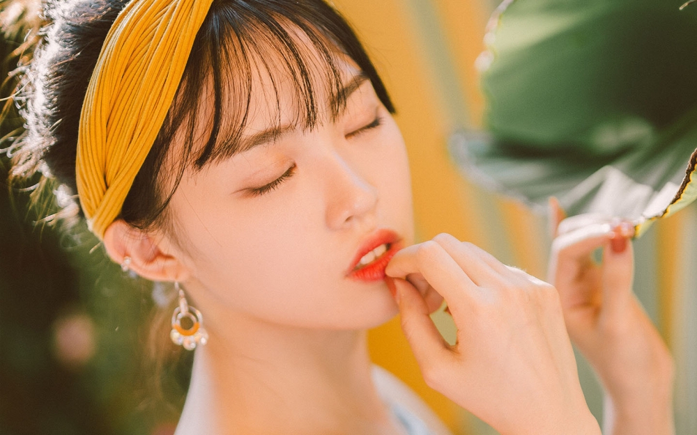 甜美日系美女夏日户外唯美高清壁纸