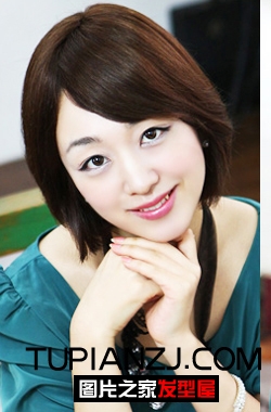 40岁女人适合什么发型 烫发时尚修颜
