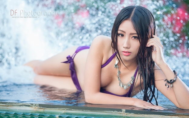 性感自拍美女桌面墙纸