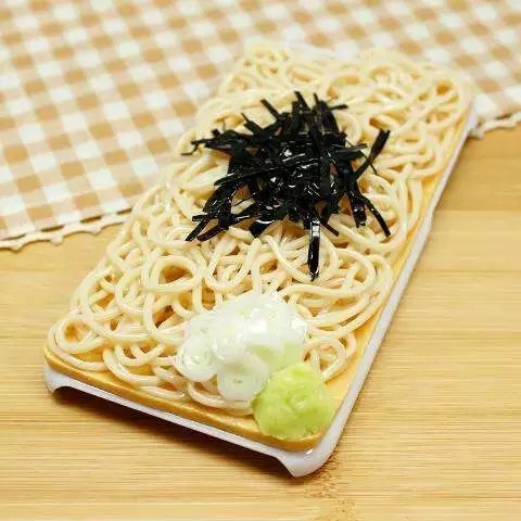看着手机都饿