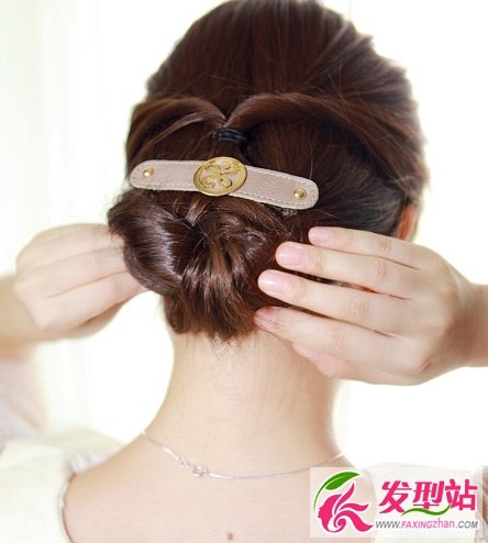 最甜美时尚的韩式淑女装扮发型步骤图解