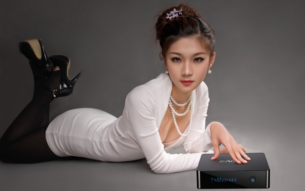 忆捷科技美女代言