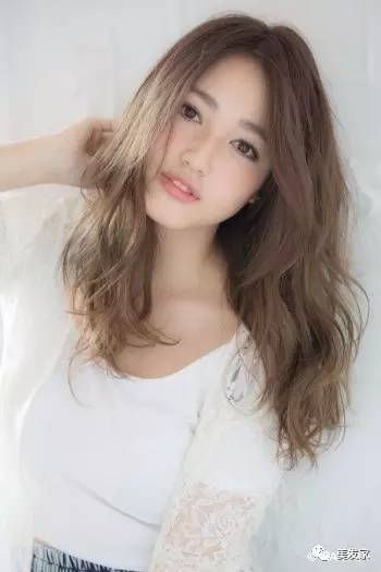 女生不可不知的“瘦脸发型”