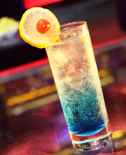 豪华典雅酒杯唯美大图 经典酒杯图