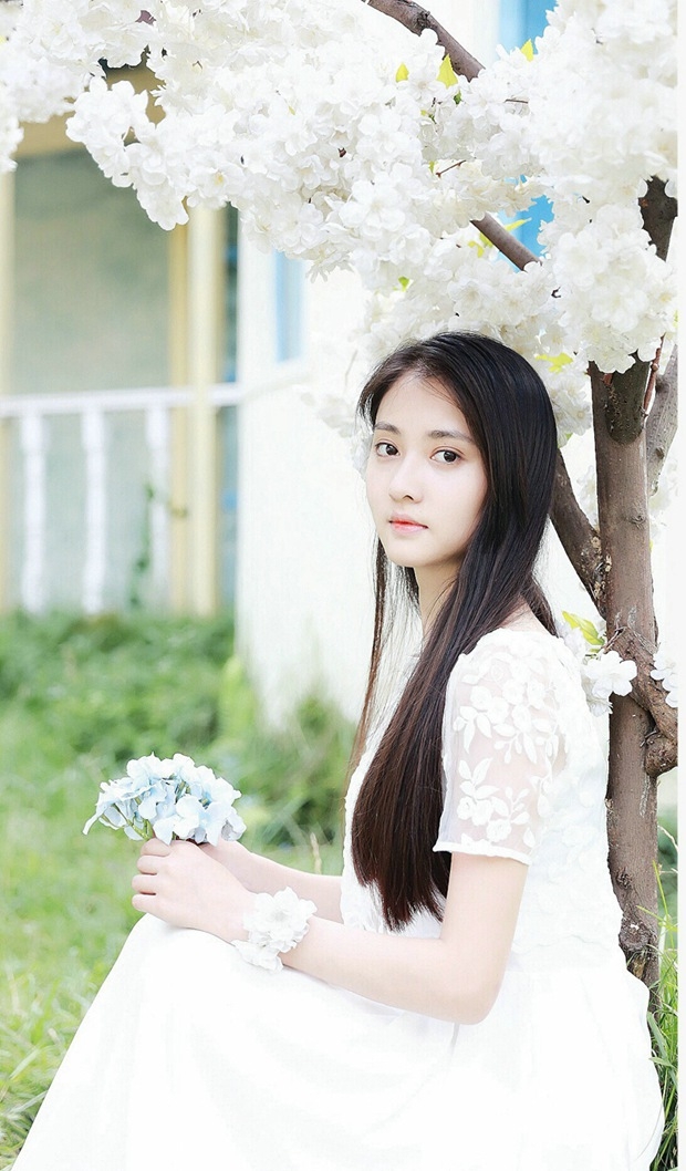 长发清纯美丽女生图片