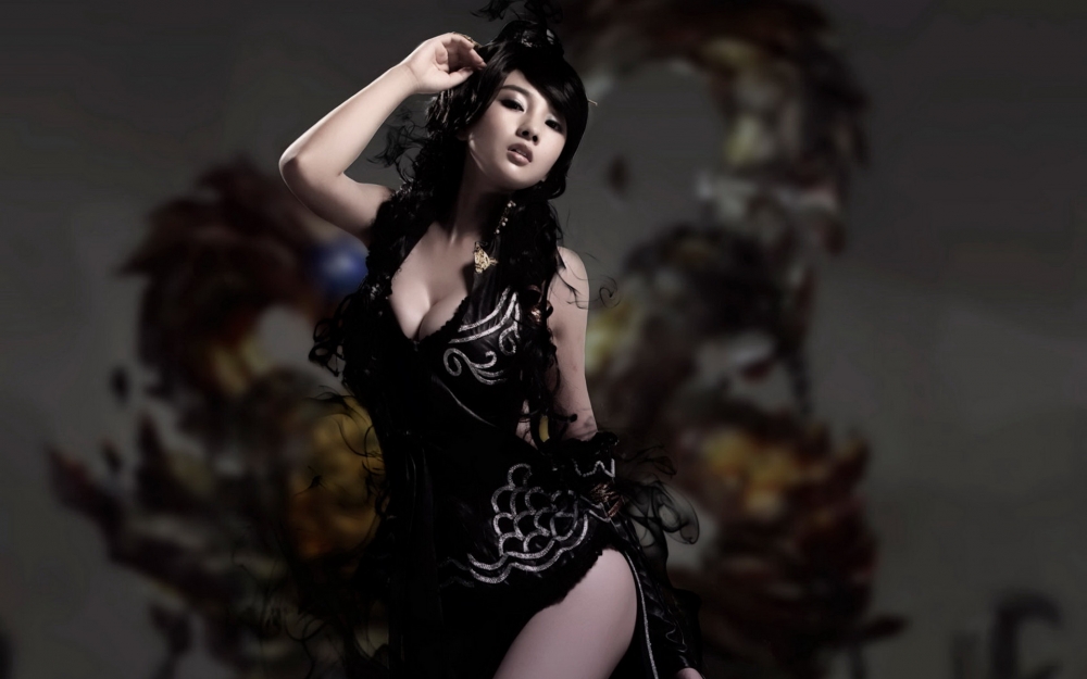 美女cosplay御龙在天