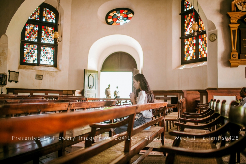 优雅气质美女清纯旅行写真电脑桌面壁纸