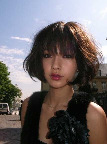超可爱女生短烫发发型图片