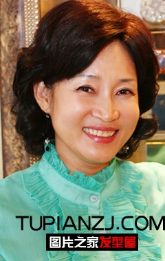 40岁女人适合什么发型 烫发时尚修颜