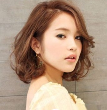 圆脸适合的短发发型图片女