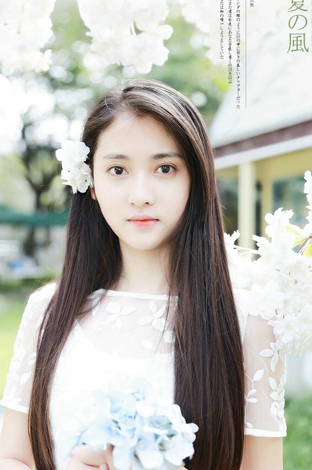 长发清纯美丽女生图片