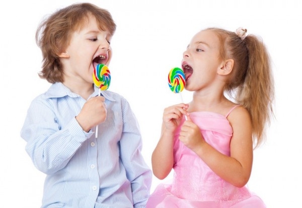 可爱棒棒糖每一个小孩子的最爱 甜甜酸酸的