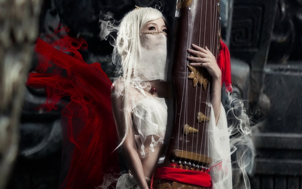 美女cosplay御龙在天