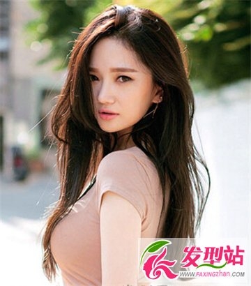 浪漫时尚及腰长发发型 做温柔娴淑的甜妹子