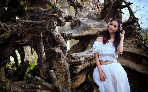 白裙美女纯美写真桌面壁纸