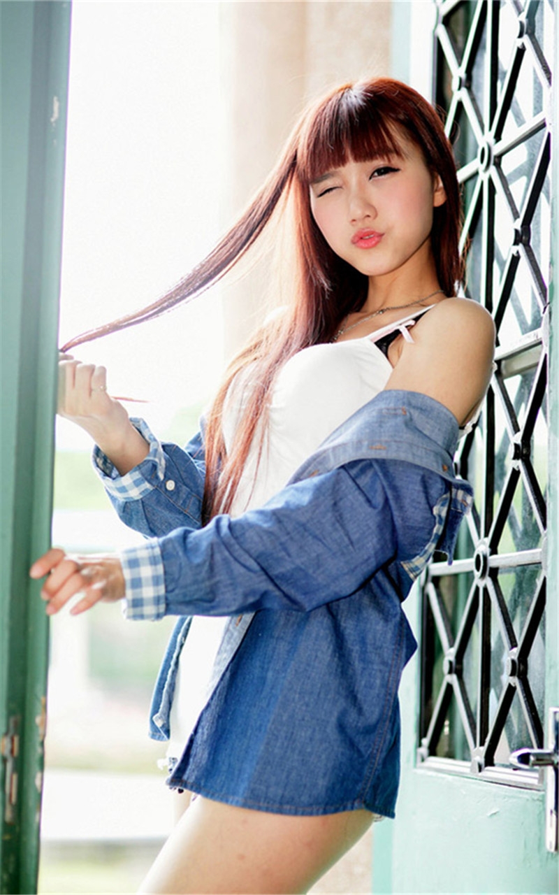 甜美气质美女户外唯美写真手机壁纸