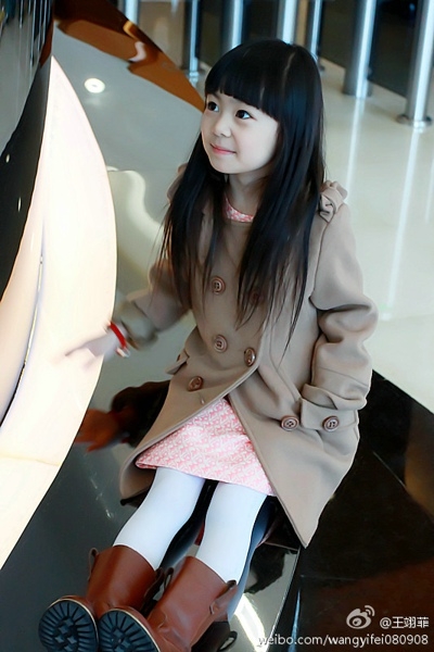 小女生王翊菲可爱生活照