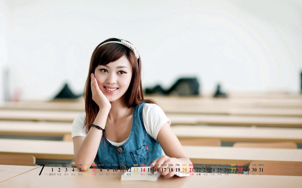 2013年7月之纯美美女校花高清壁纸