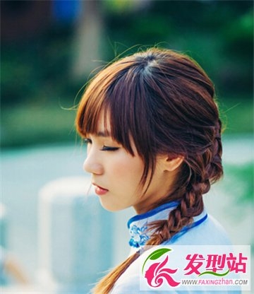 女生小清新图片分享 麻花辫发型甜美又减龄