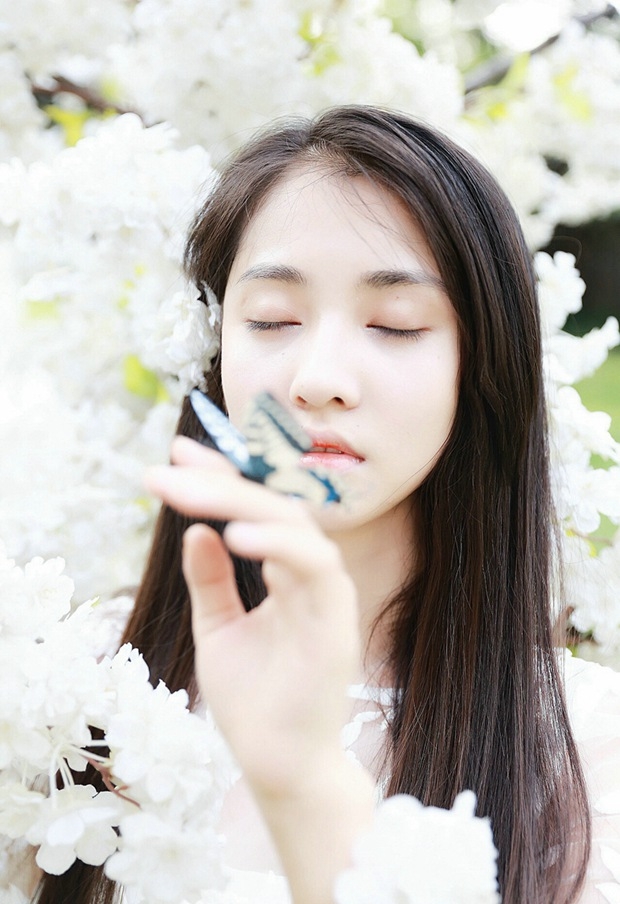 长发清纯美丽女生图片