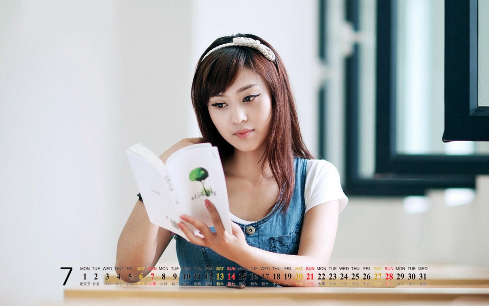 2013年7月之纯美美女校花高清壁纸