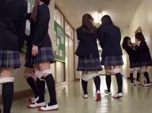日本校园无裤日
