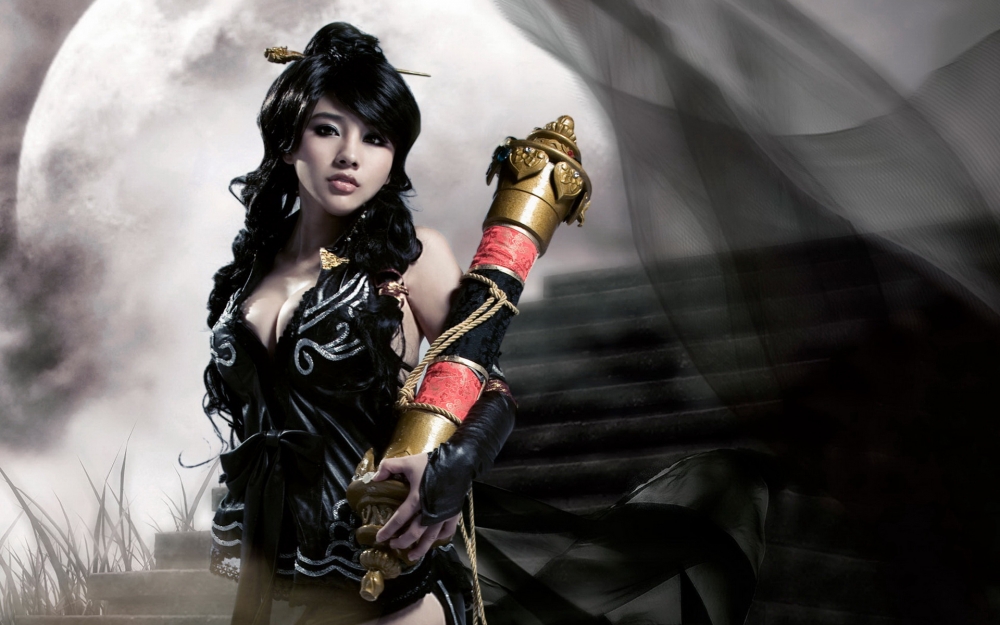 美女cosplay御龙在天