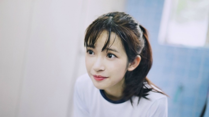 清新美女夏日校园摄影写真桌面壁纸
