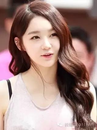 最能体现女人味的波浪卷发型 新娘子林心如的最爱哦！