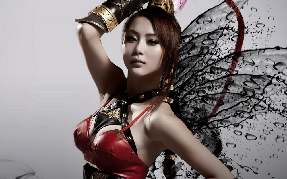 美女cosplay御龙在天