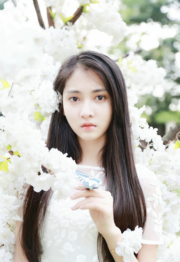 长发清纯美丽女生图片