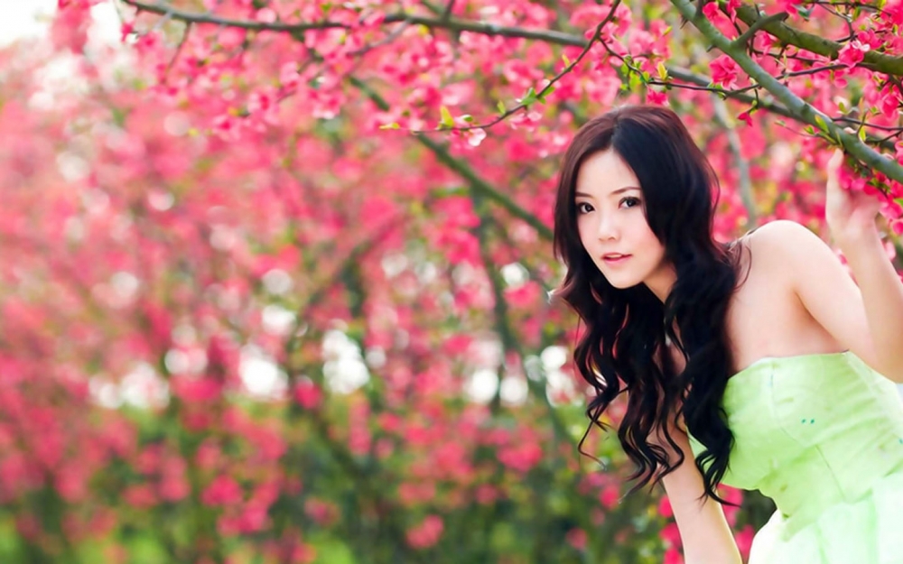 阳光活力美女壁纸