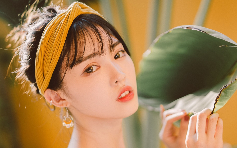甜美日系美女夏日户外唯美高清壁纸