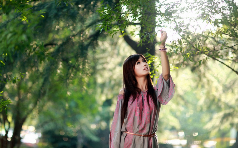 阳光活力美女壁纸