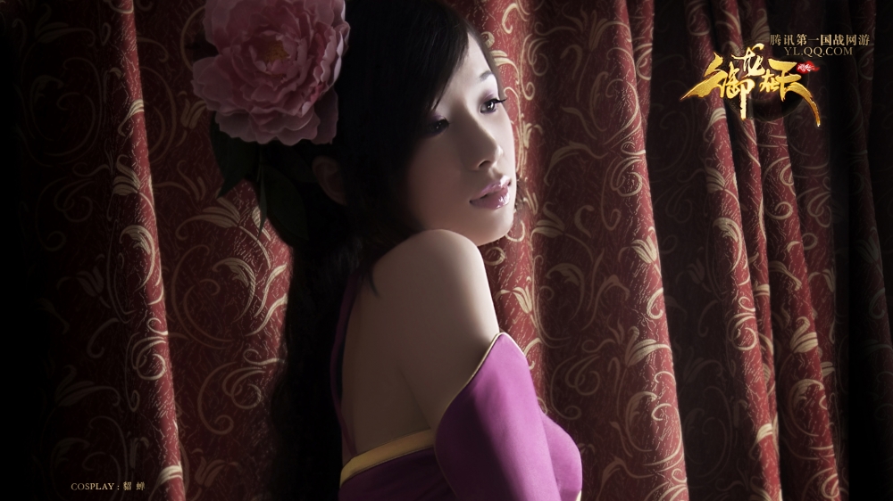 美女cosplay御龙在天