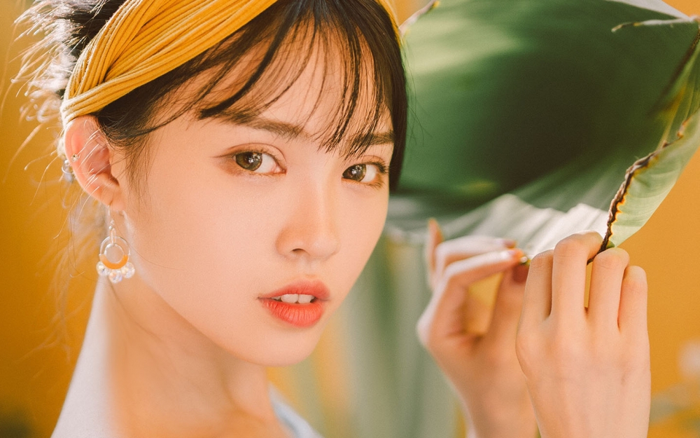 甜美日系美女夏日户外唯美高清壁纸