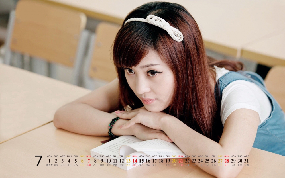 2013年7月之纯美美女校花高清壁纸