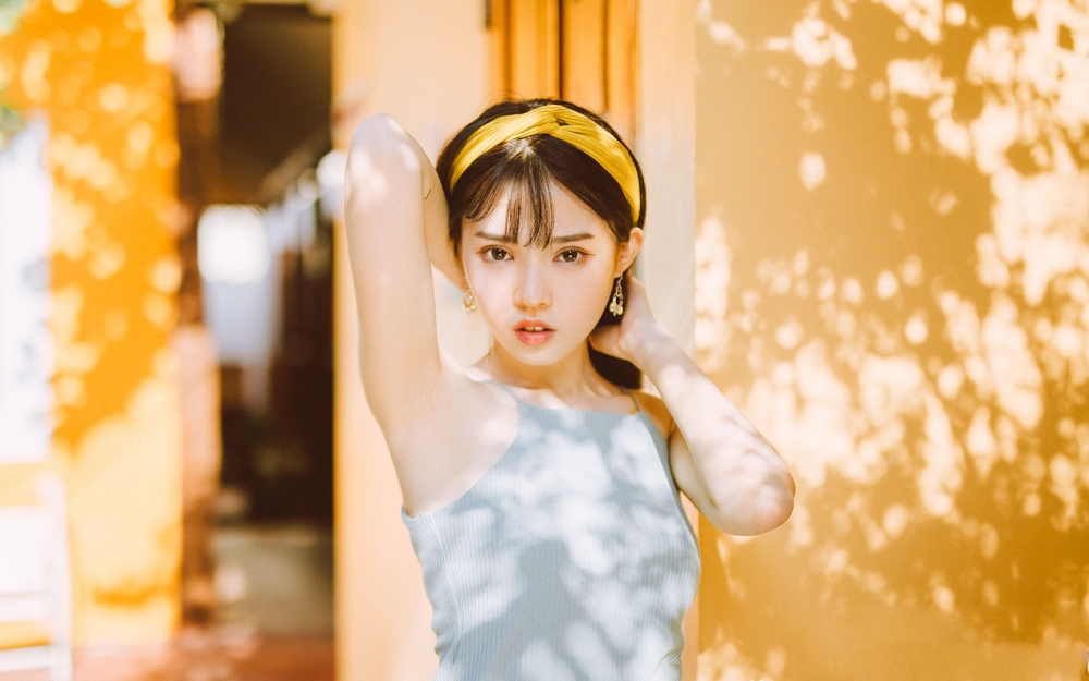 甜美日系美女夏日户外唯美高清壁纸