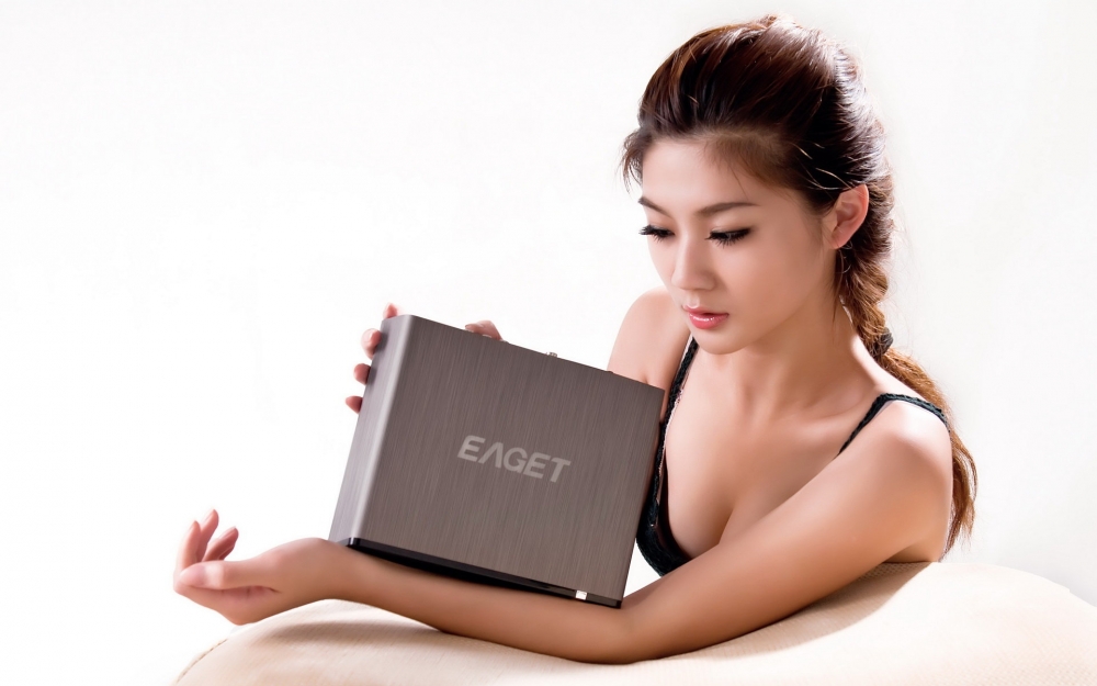 忆捷科技美女代言