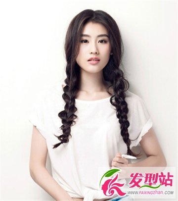 女生小清新图片分享 麻花辫发型甜美又减龄